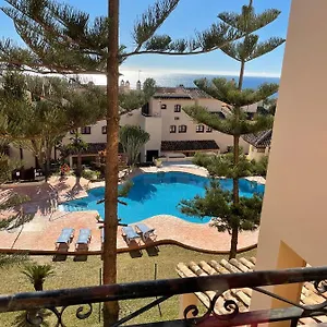 https://apartamentos-el-toro.1costadelsol.com